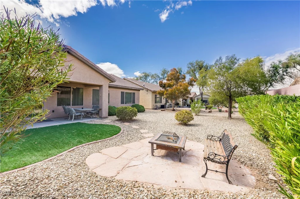 5944 Saddle Horse, Las Vegas, NV 89122