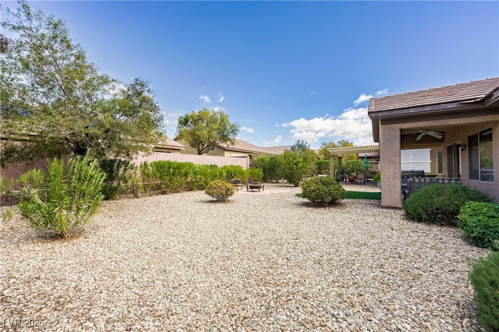 5944 Saddle Horse, Las Vegas, NV 89122