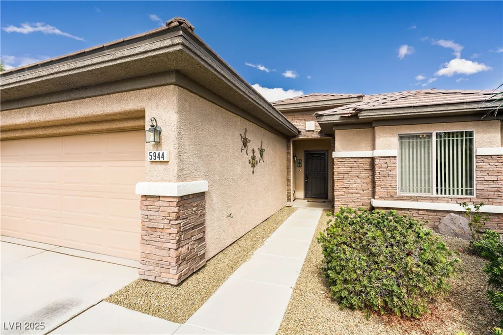 5944 Saddle Horse, Las Vegas, NV 89122
