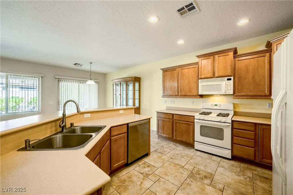5944 Saddle Horse, Las Vegas, NV 89122