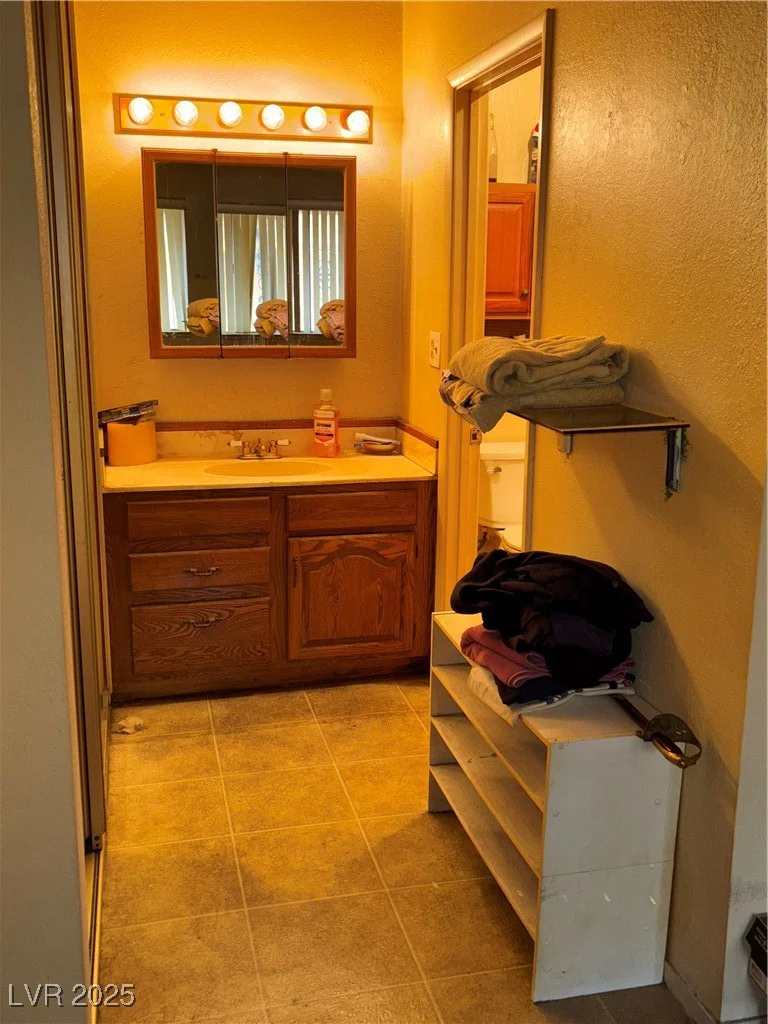 2425 Paradise Village, Las Vegas, NV 89120