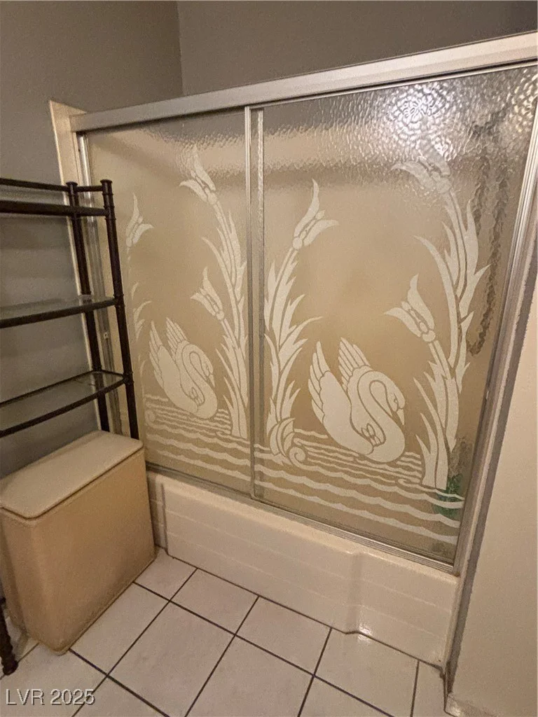 2425 Paradise Village, Las Vegas, NV 89120