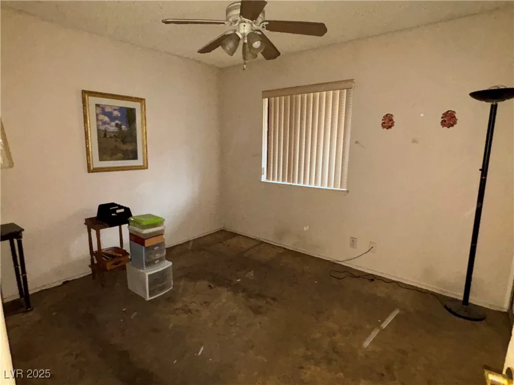2425 Paradise Village, Las Vegas, NV 89120