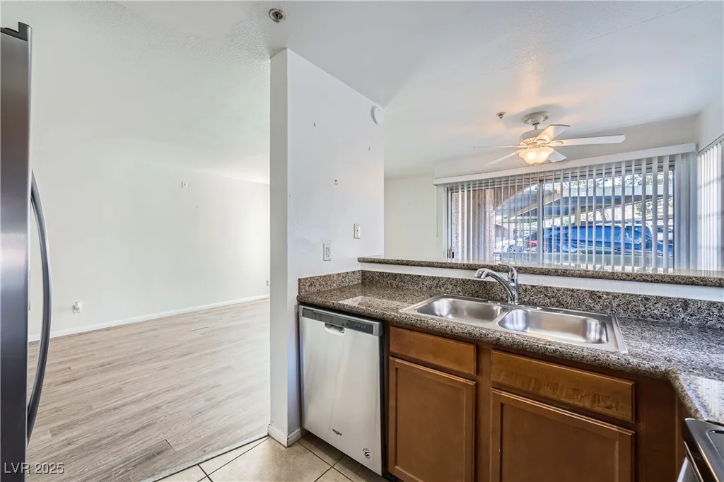 2110 Sealion, Las Vegas, NV 89128