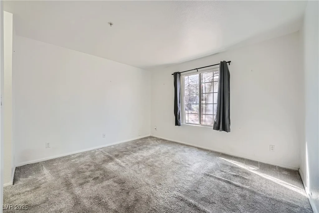 2110 Sealion, Las Vegas, NV 89128