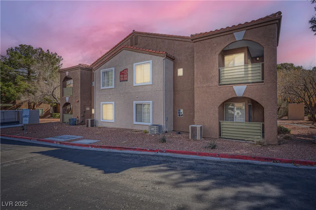2110 Sealion, Las Vegas, NV 89128