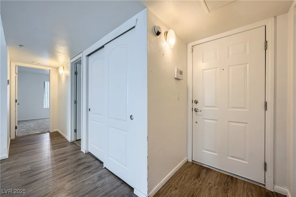 2110 Sealion, Las Vegas, NV 89128