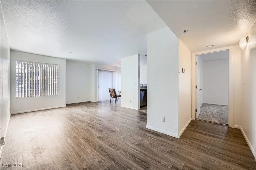 2110 Sealion, Las Vegas, NV 89128