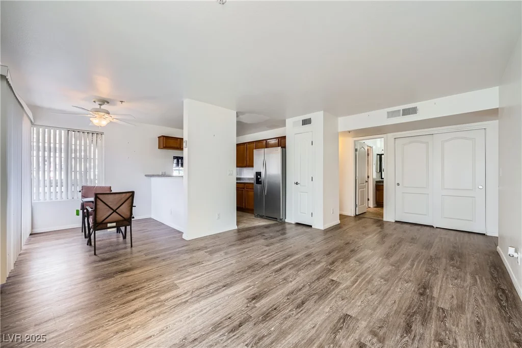 2110 Sealion, Las Vegas, NV 89128