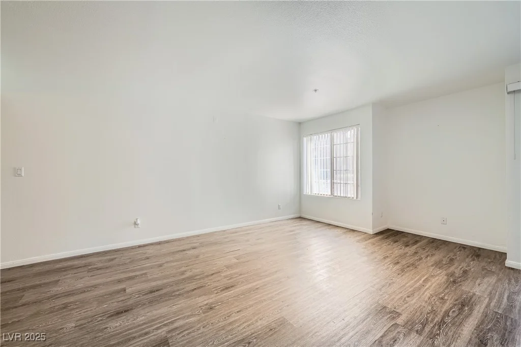 2110 Sealion, Las Vegas, NV 89128