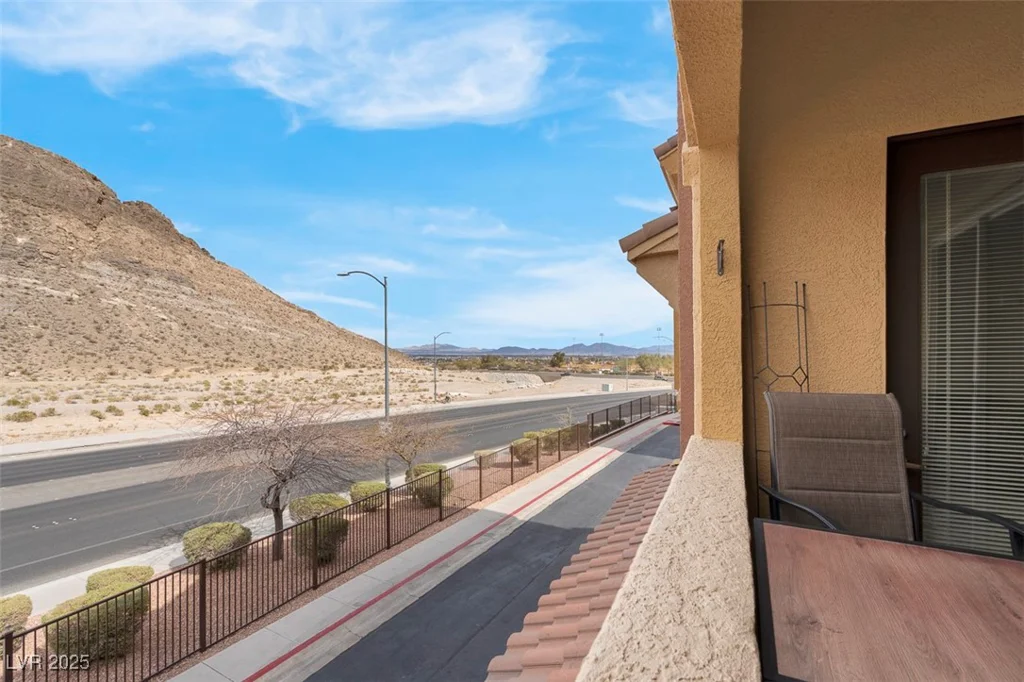 3975 Hualapai, Las Vegas, NV 89129