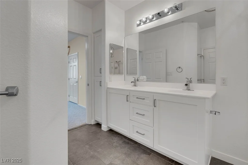 3975 Hualapai, Las Vegas, NV 89129