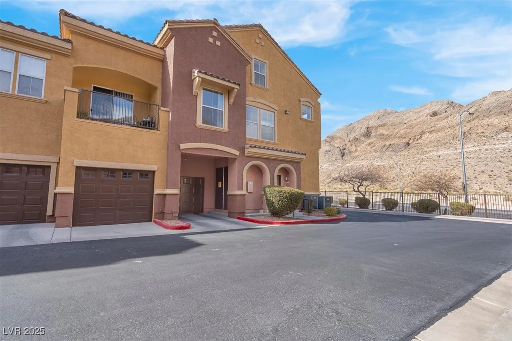 3975 Hualapai, Las Vegas, NV 89129