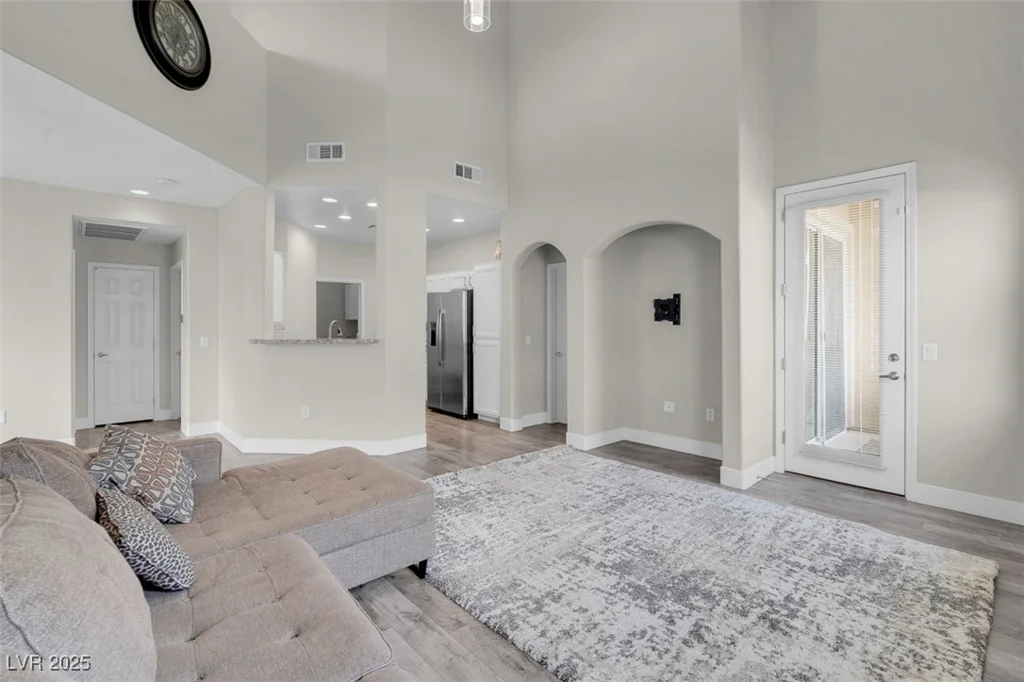 3975 Hualapai, Las Vegas, NV 89129