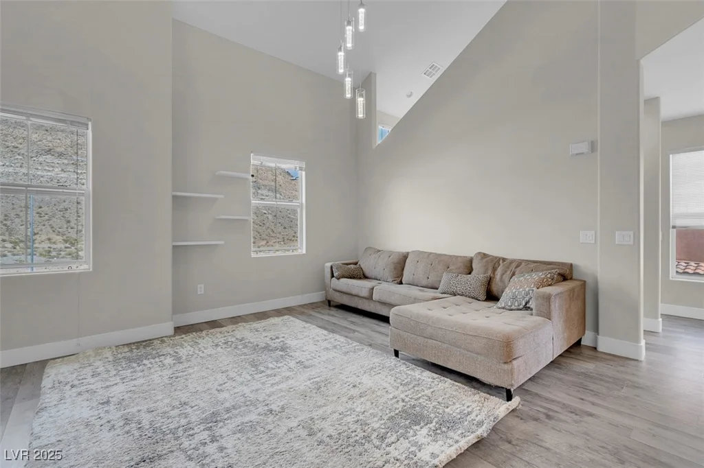 3975 Hualapai, Las Vegas, NV 89129