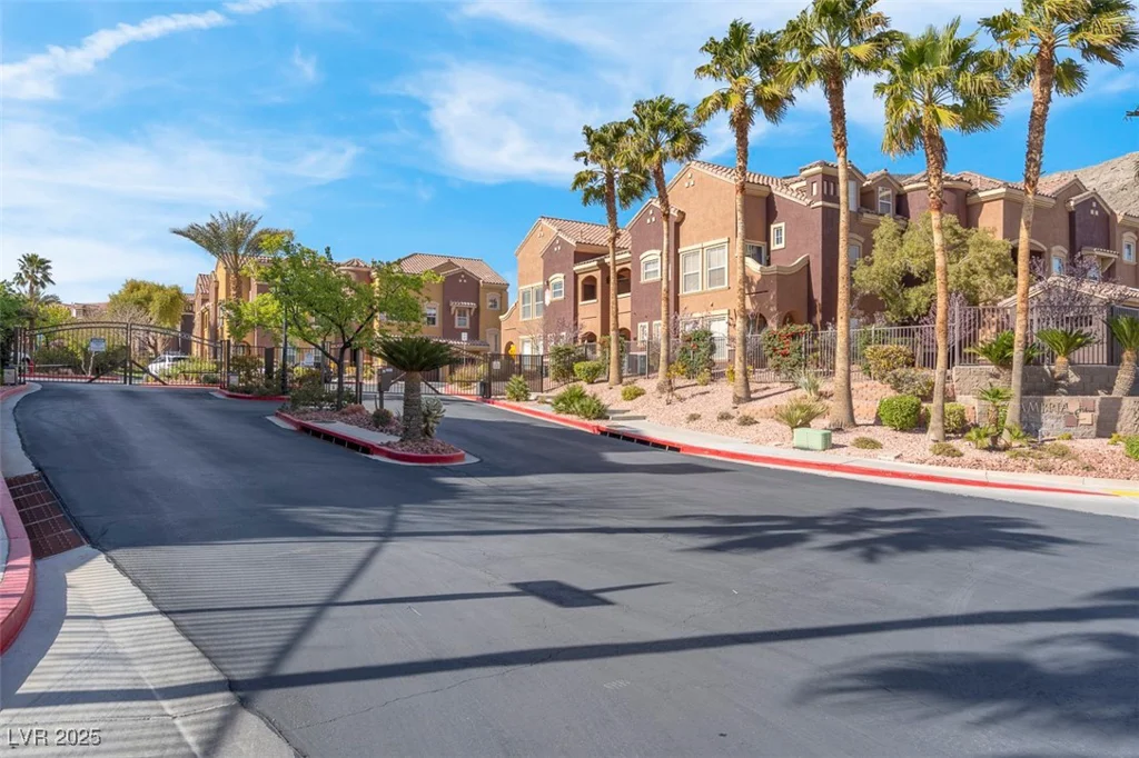 3975 Hualapai, Las Vegas, NV 89129