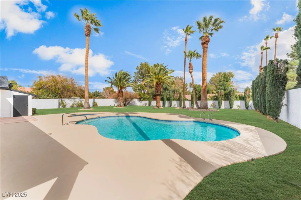401 Lacy, Las Vegas, NV 89107