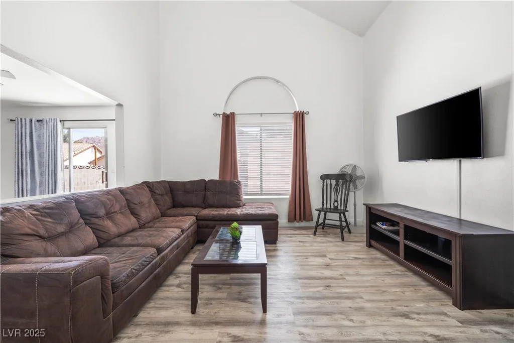 1892 Falcon Ridge, Las Vegas, NV 89142