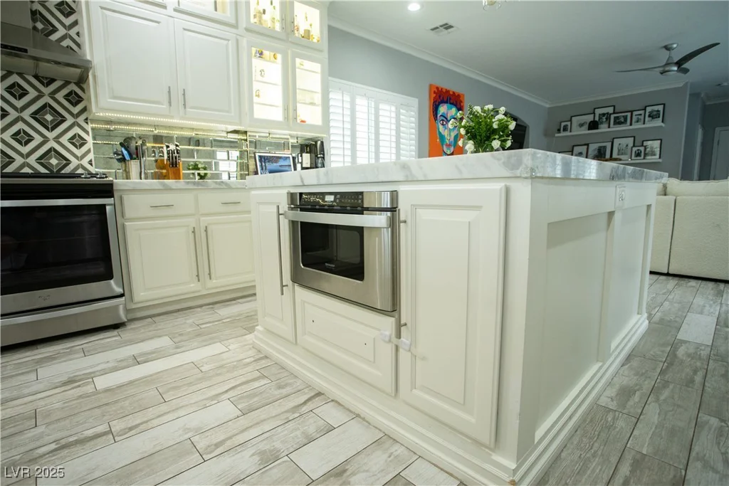 10323 Hardy Falls, Las Vegas, NV 89141