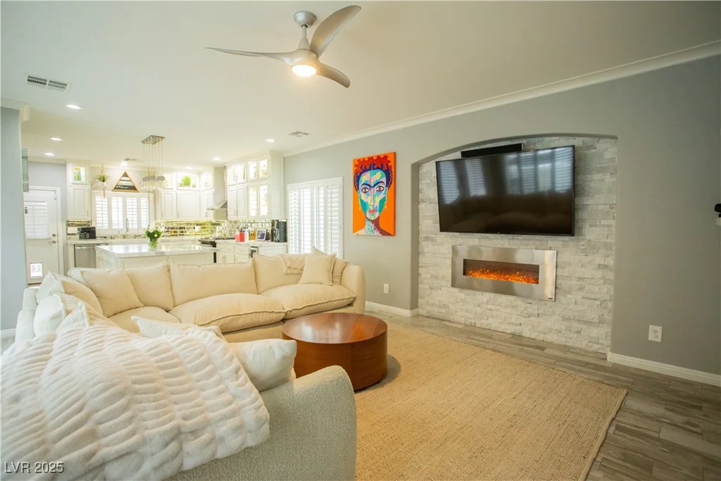 10323 Hardy Falls, Las Vegas, NV 89141