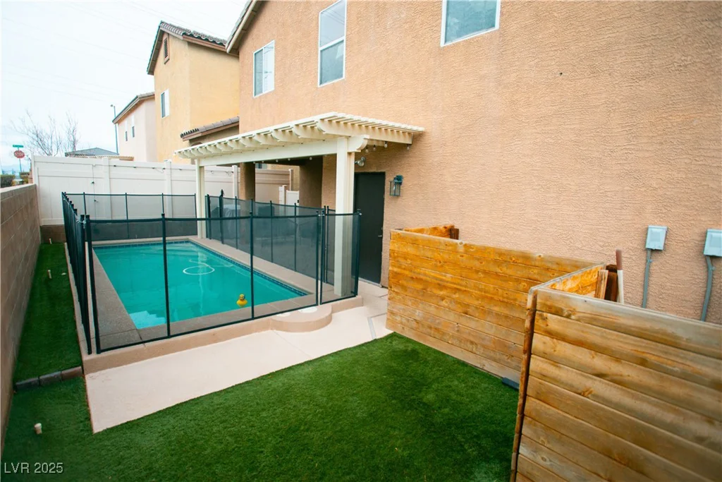 10323 Hardy Falls, Las Vegas, NV 89141