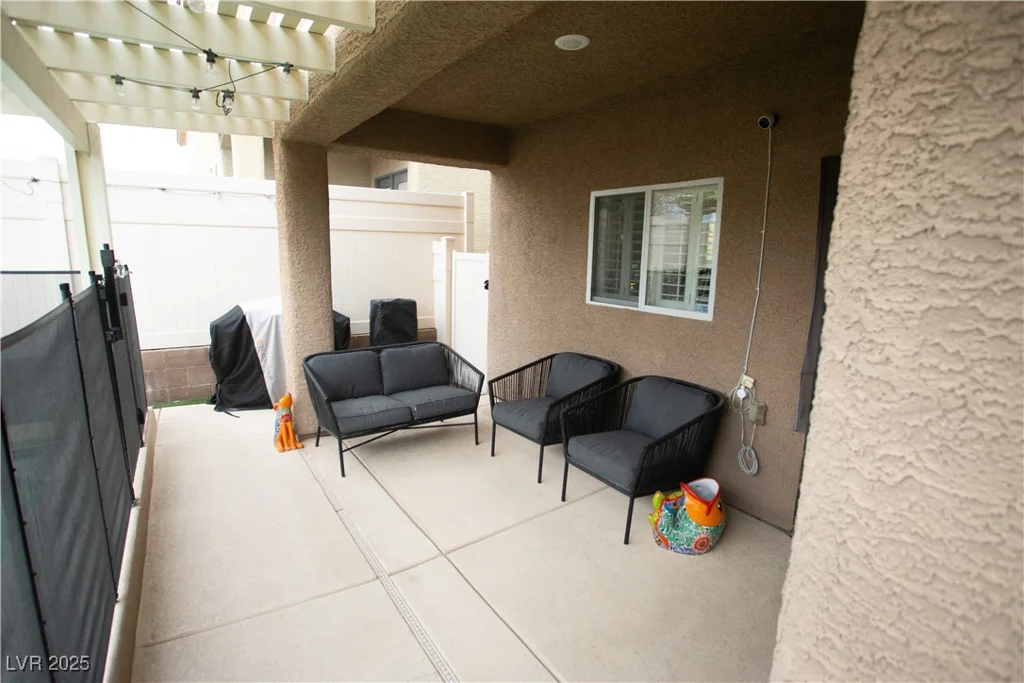 10323 Hardy Falls, Las Vegas, NV 89141