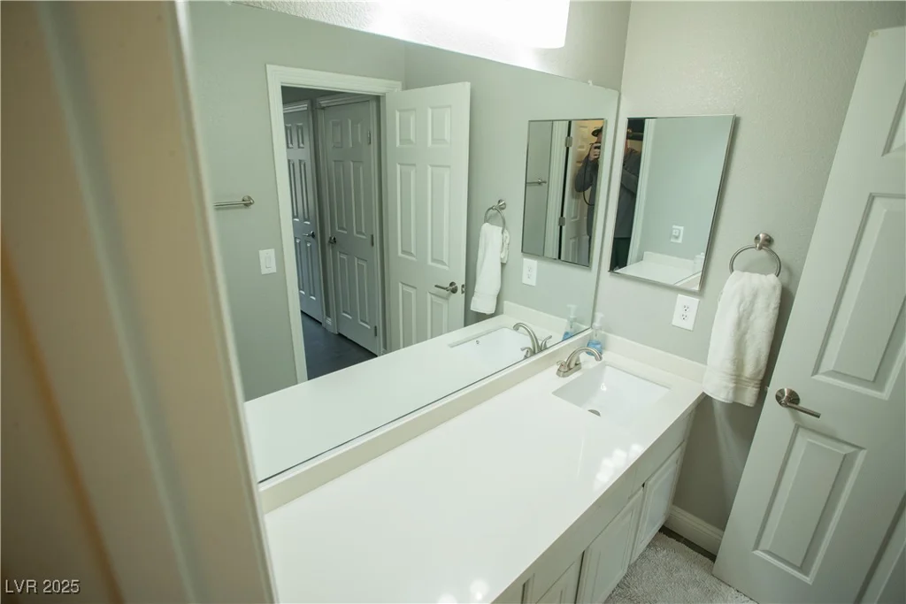 10323 Hardy Falls, Las Vegas, NV 89141