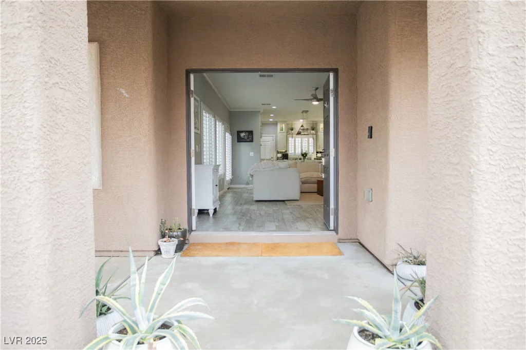 10323 Hardy Falls, Las Vegas, NV 89141