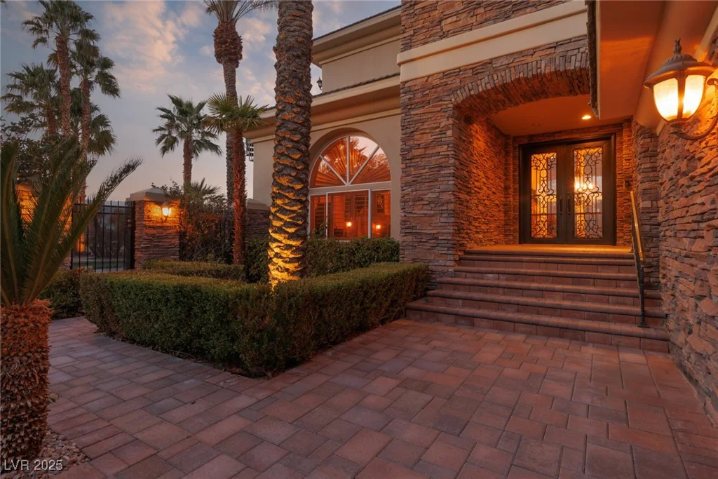 9000 Thornbury, Las Vegas, NV 89134