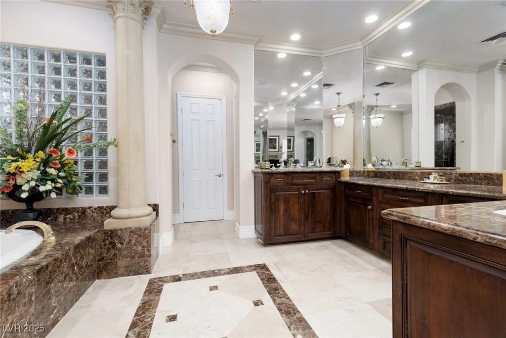 9000 Thornbury, Las Vegas, NV 89134