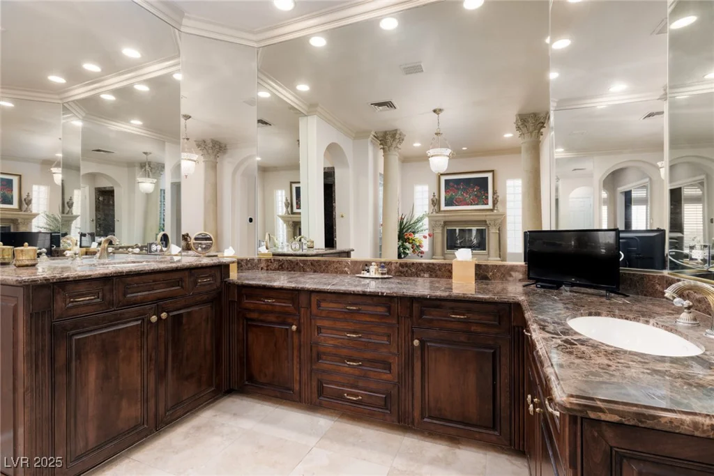 9000 Thornbury, Las Vegas, NV 89134