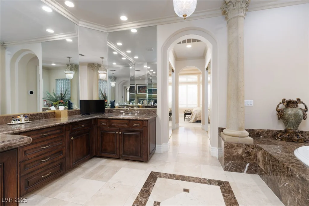 9000 Thornbury, Las Vegas, NV 89134
