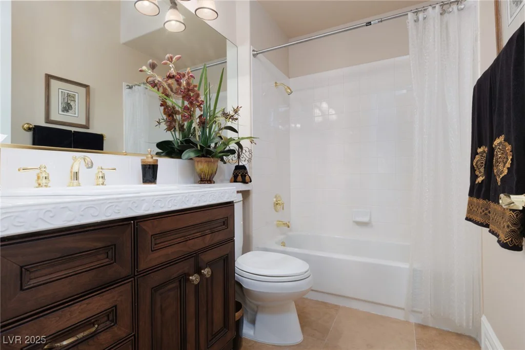 9000 Thornbury, Las Vegas, NV 89134