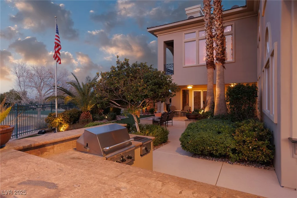 9000 Thornbury, Las Vegas, NV 89134