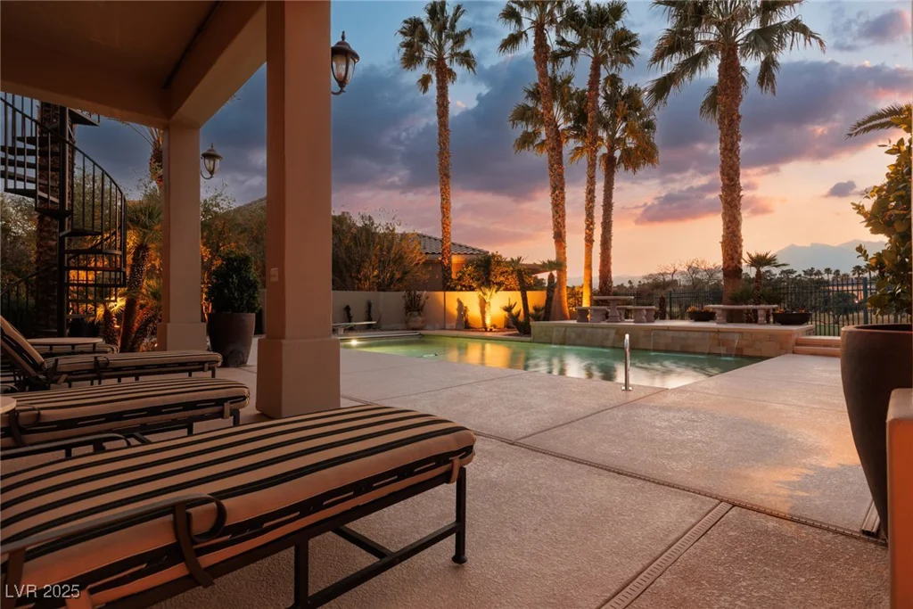 9000 Thornbury, Las Vegas, NV 89134