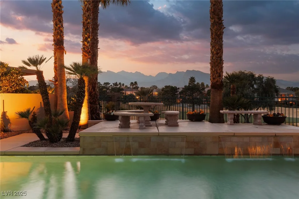 9000 Thornbury, Las Vegas, NV 89134