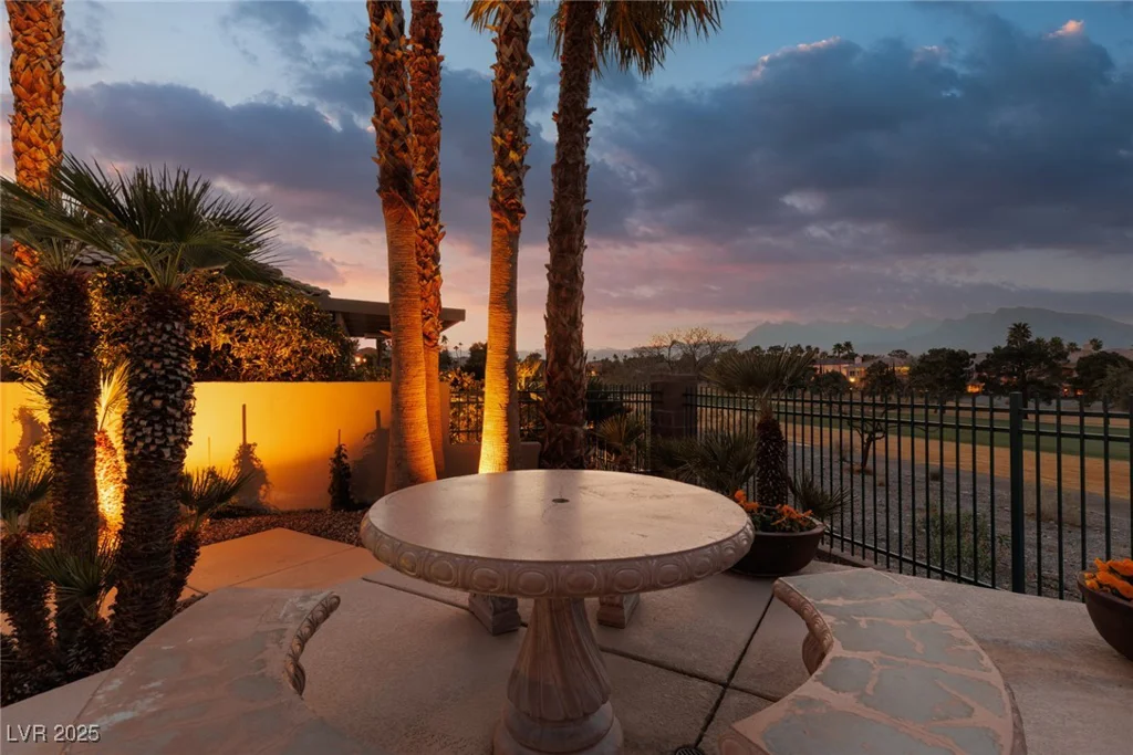 9000 Thornbury, Las Vegas, NV 89134