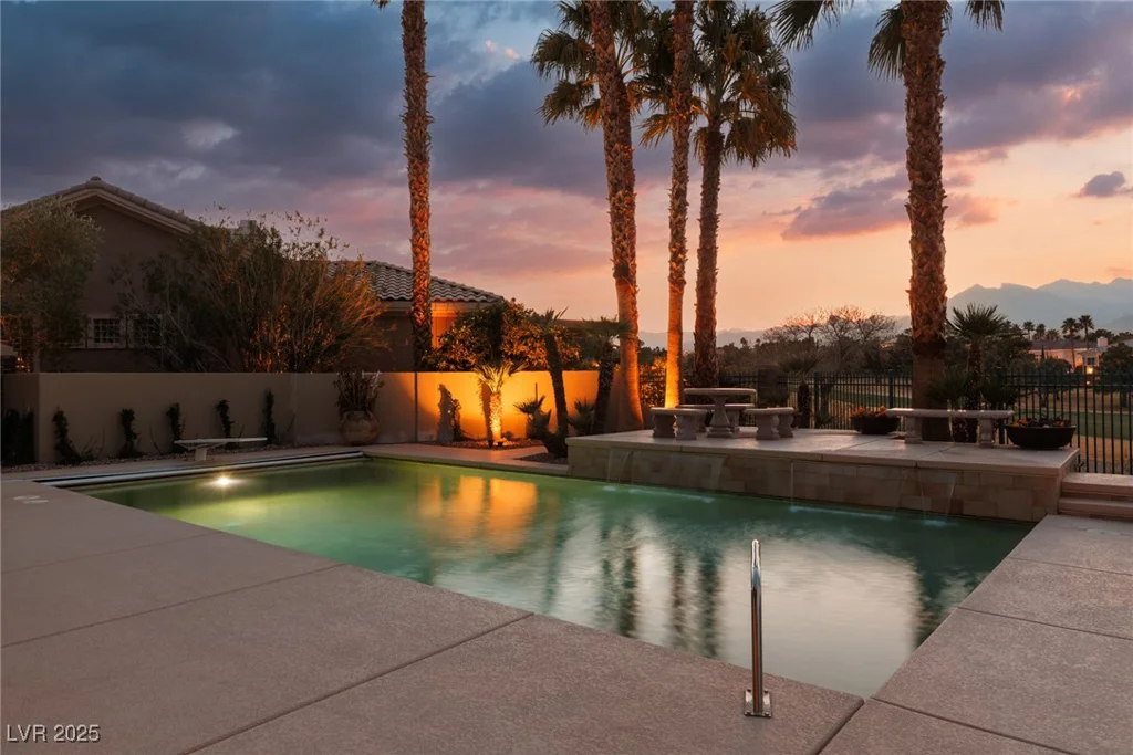 9000 Thornbury, Las Vegas, NV 89134