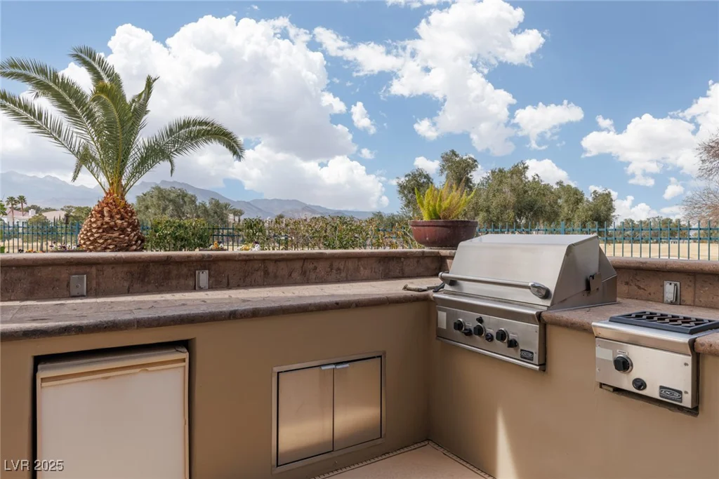 9000 Thornbury, Las Vegas, NV 89134