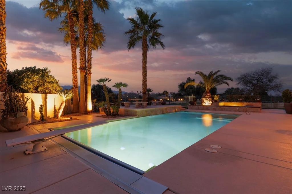 9000 Thornbury, Las Vegas, NV 89134