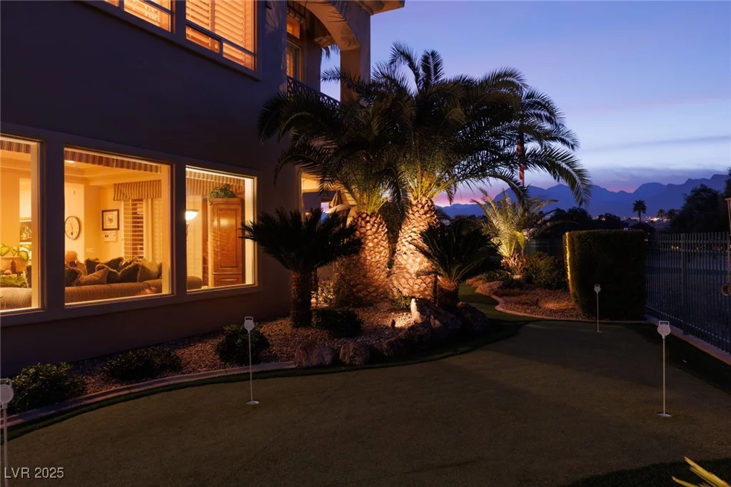 9000 Thornbury, Las Vegas, NV 89134