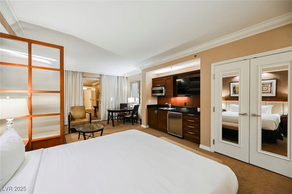 145 HARMON, Las Vegas, NV 89109