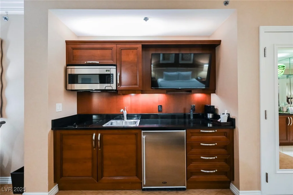 145 HARMON, Las Vegas, NV 89109