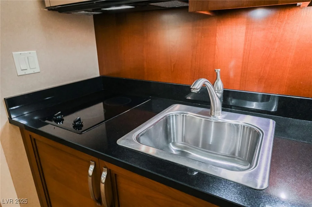 145 HARMON, Las Vegas, NV 89109