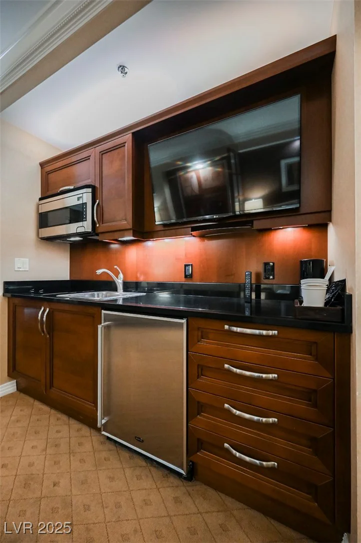 145 HARMON, Las Vegas, NV 89109