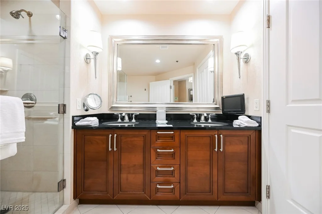 145 HARMON, Las Vegas, NV 89109
