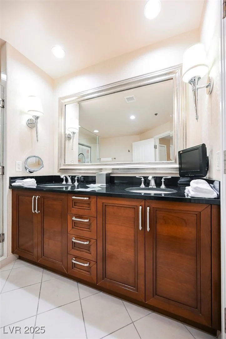 145 HARMON, Las Vegas, NV 89109