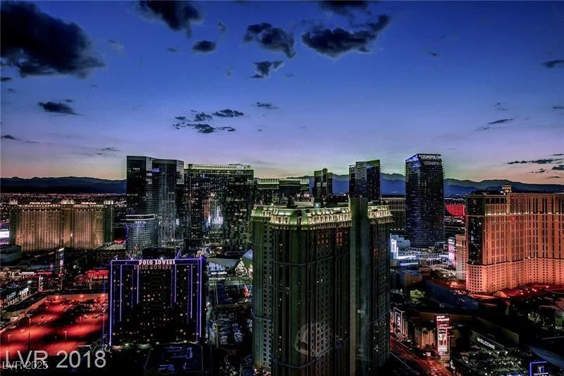 145 HARMON, Las Vegas, NV 89109