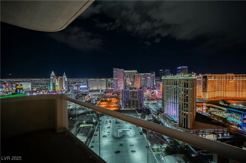 145 HARMON, Las Vegas, NV 89109