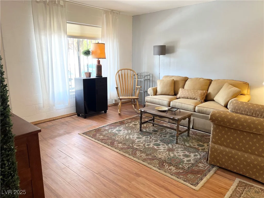 625 Royal Crest, Las Vegas, NV 89169